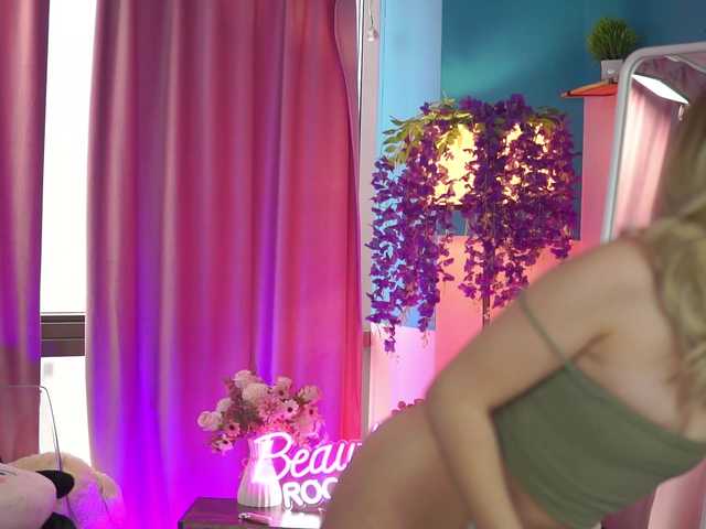 NadyaBlue's BongaCams show and profile