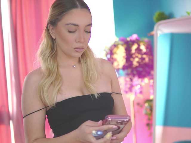 NadyaBlue's BongaCams show and profile