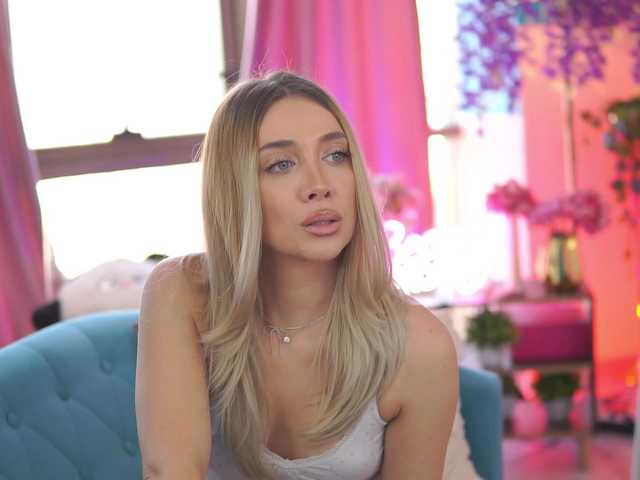 NadyaBlue's BongaCams show and profile