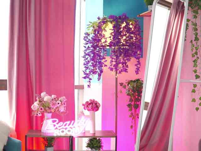 NadyaBlue Live Webcam on BongaCams