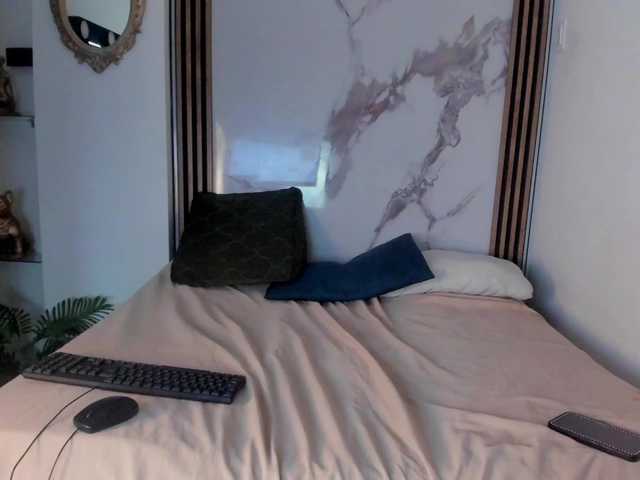 Sara-lux's BongaCams show and profile