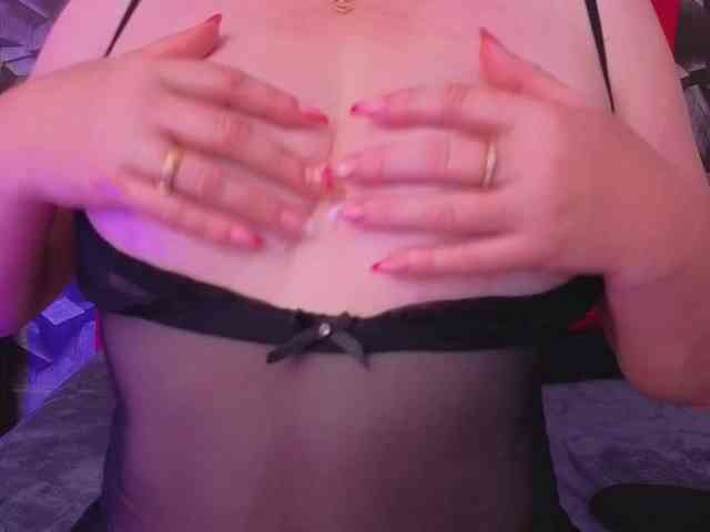 marladaze Live Webcam on BongaCams
