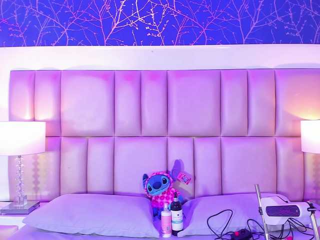 KiaraEverly's BongaCams show and profile