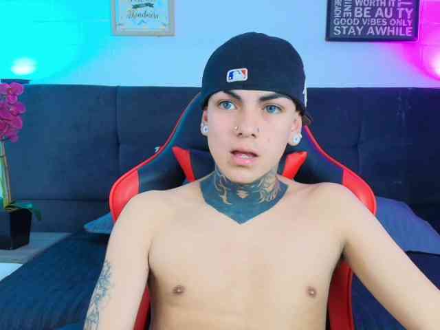 AdamsWalkerr AdamsWalkerr