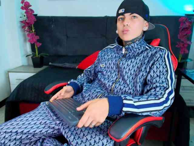 AdamsWalkerr AdamsWalkerr