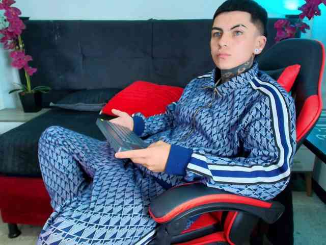 AdamsWalkerr AdamsWalkerr