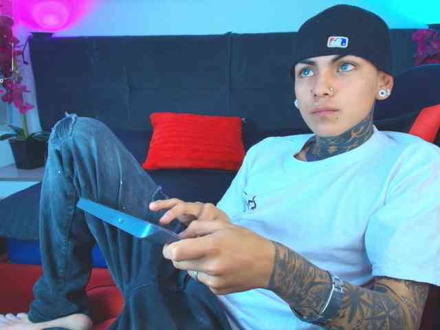 AdamsWalkerr AdamsWalkerr