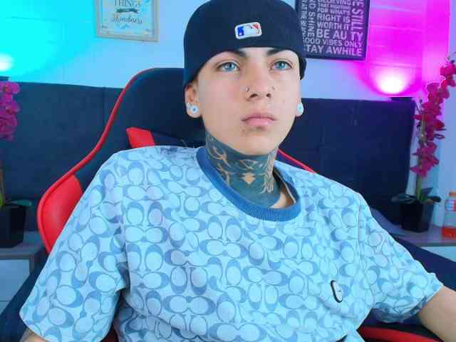 AdamsWalkerr AdamsWalkerr