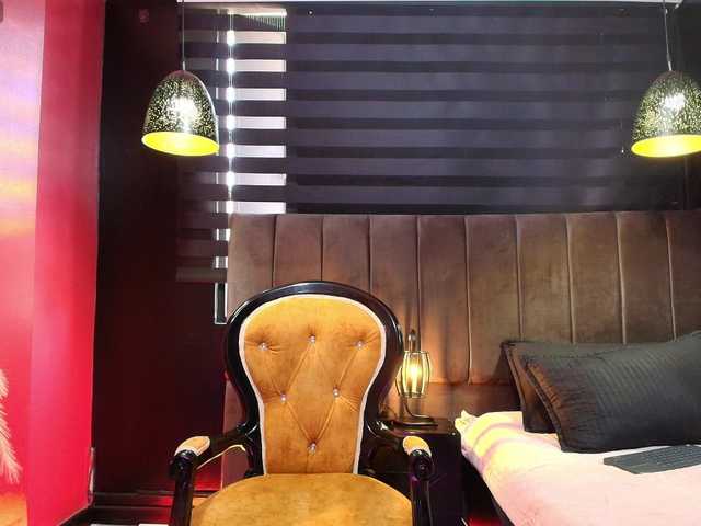 Chanel-Whitte's BongaCams show and profile