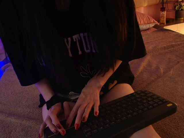 Chanel-Whitte webcam