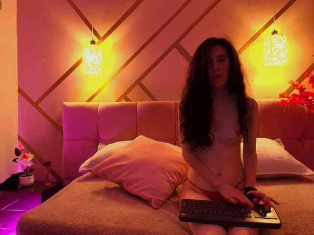 Chanel-Whitte webcam