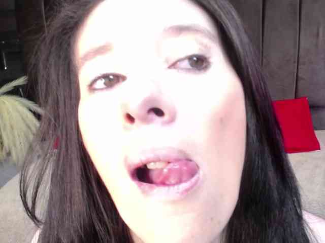 Chanel-Whitte webcam