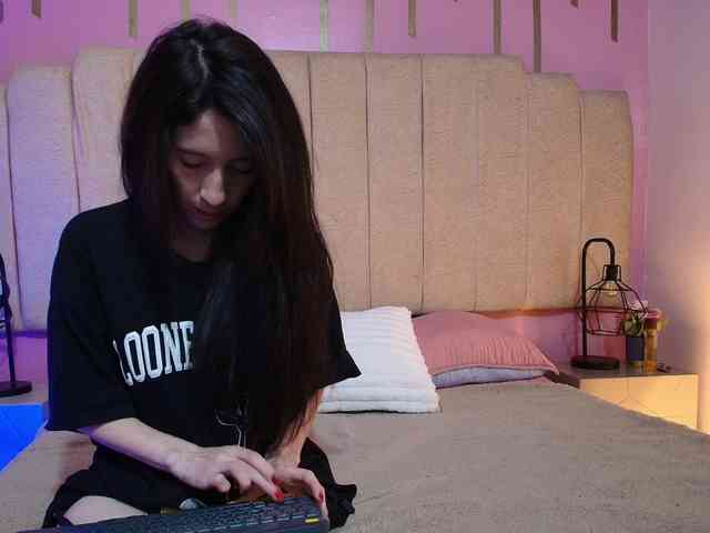 Chanel-Whitte webcam