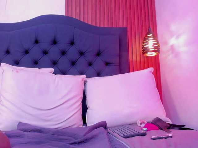 Cherry-blooms's BongaCams show and profile