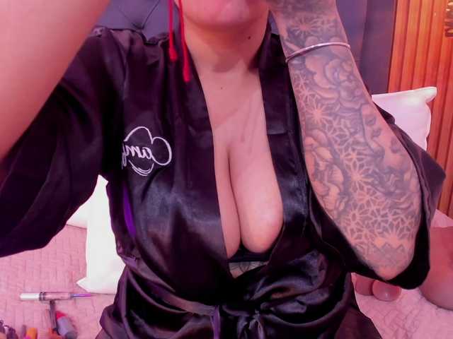 Cherry-blooms's BongaCams show and profile