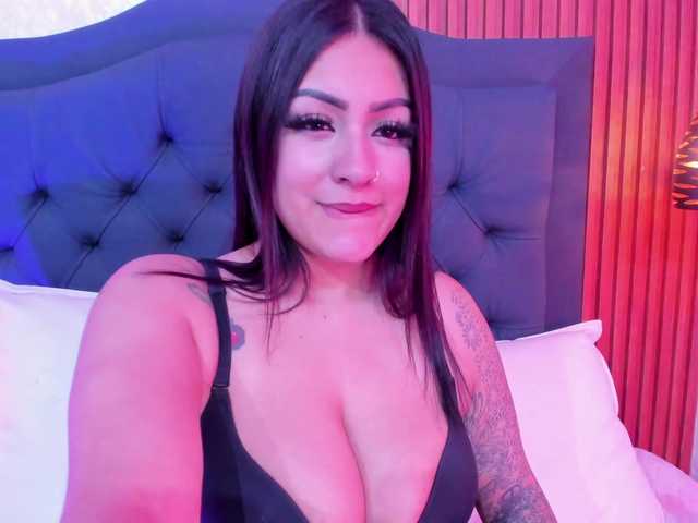 Cherry-blooms's BongaCams show and profile