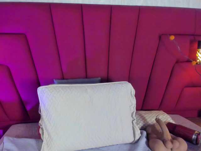 Cherry-blooms's BongaCams show and profile