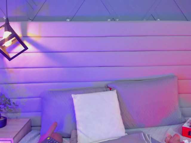 Cherry-blooms's BongaCams show and profile