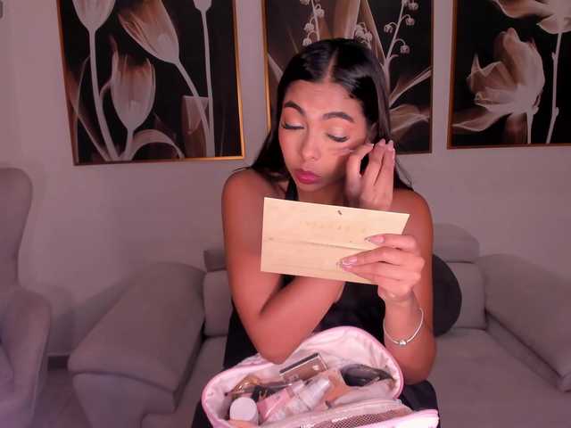 OrianaFontaine's BongaCams show and profile