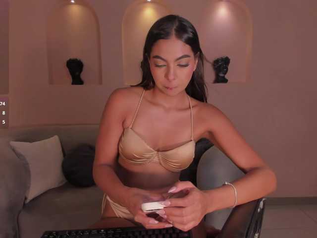 OrianaFontaine's BongaCams show and profile