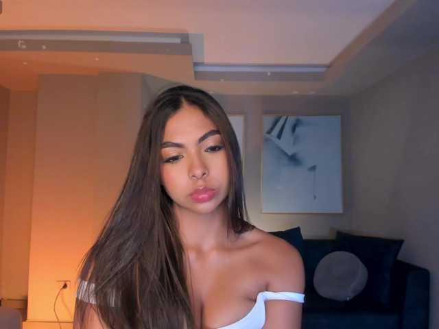 OrianaFontaine's BongaCams show and profile