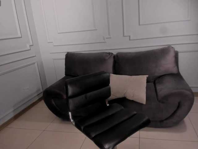 OrianaFontaine's BongaCams show and profile