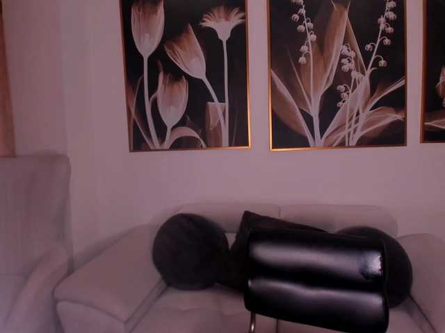 OrianaFontaine's BongaCams show and profile