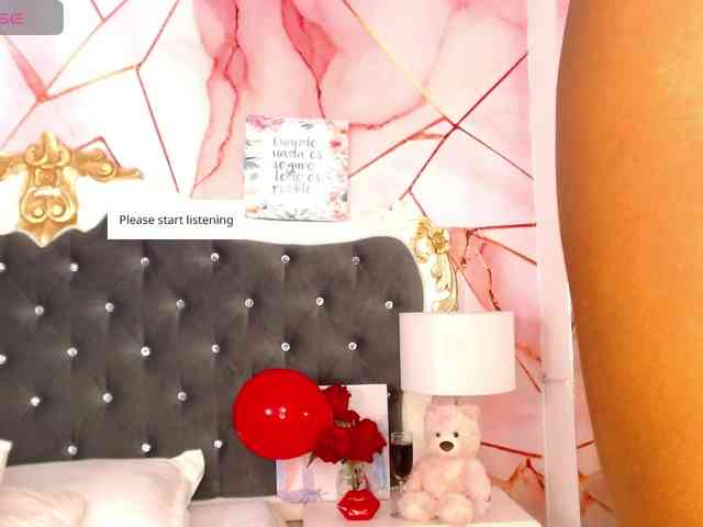 LindaBird267 webcam
