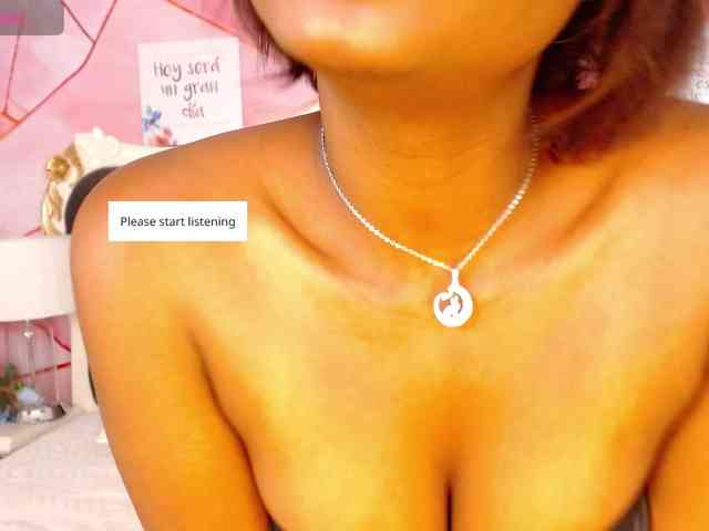 LindaBird267 webcam