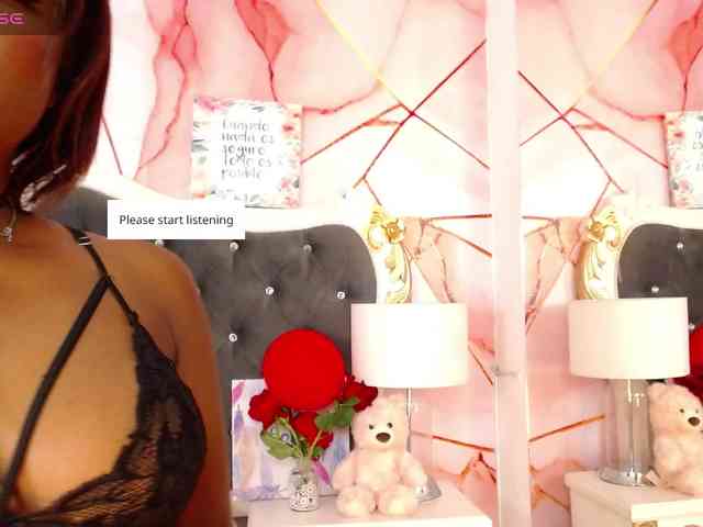 LindaBird267 webcam