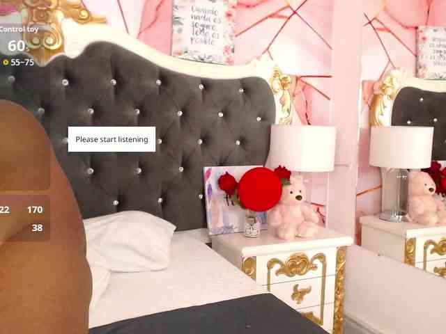 LindaBird267 webcam