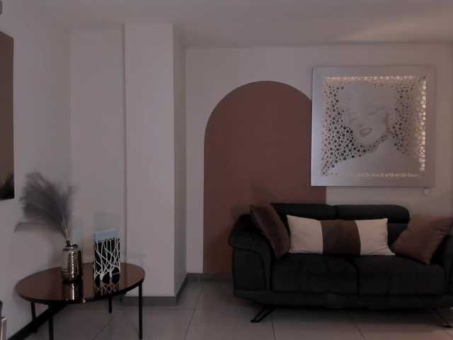 LucieMartin's BongaCams show and profile