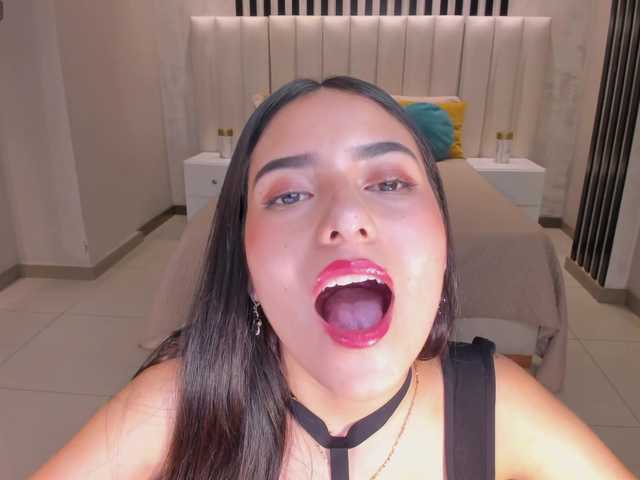 LucieMartin's BongaCams show and profile