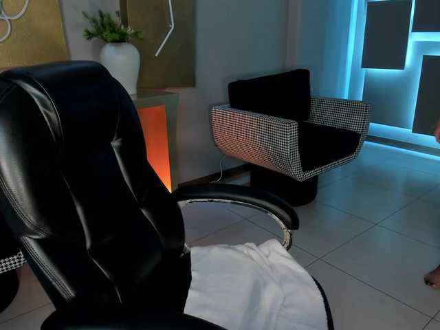 ScarlettRose's BongaCams show and profile