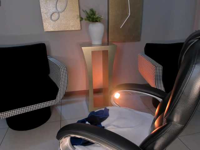 ScarlettRose's BongaCams show and profile