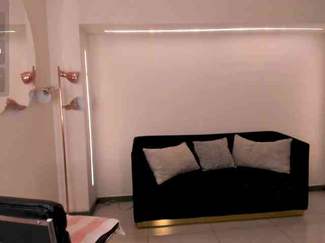 IsabellaMoretti webcam