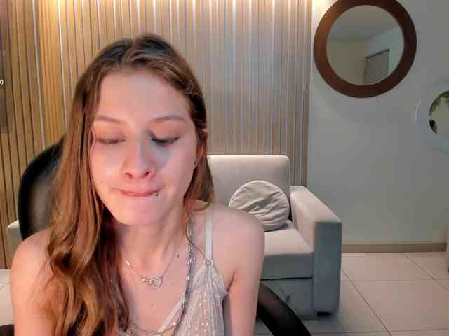 IsabellaMoretti webcam
