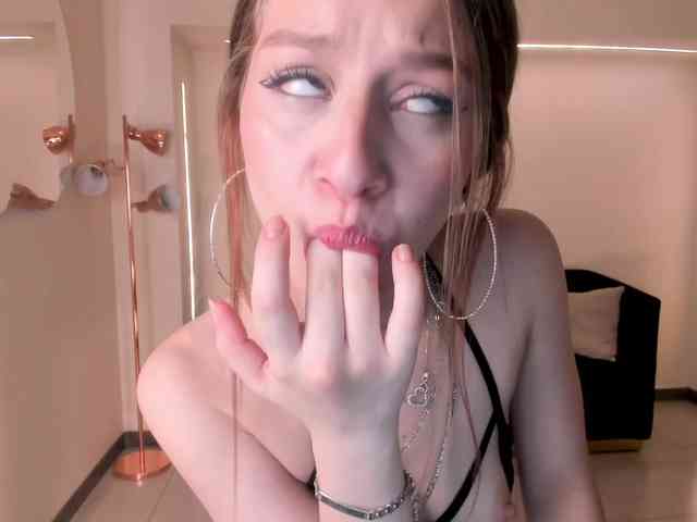 IsabellaMoretti webcam