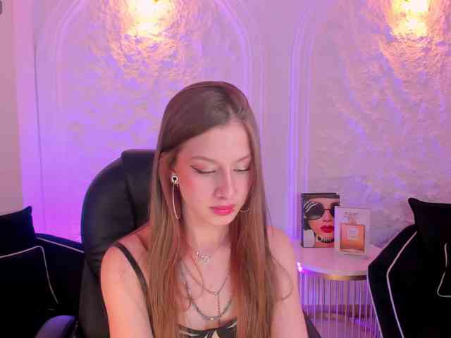 IsabellaMoretti webcam