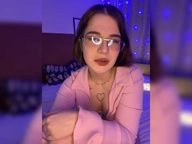 KrissCherri's BongaCams show and profile