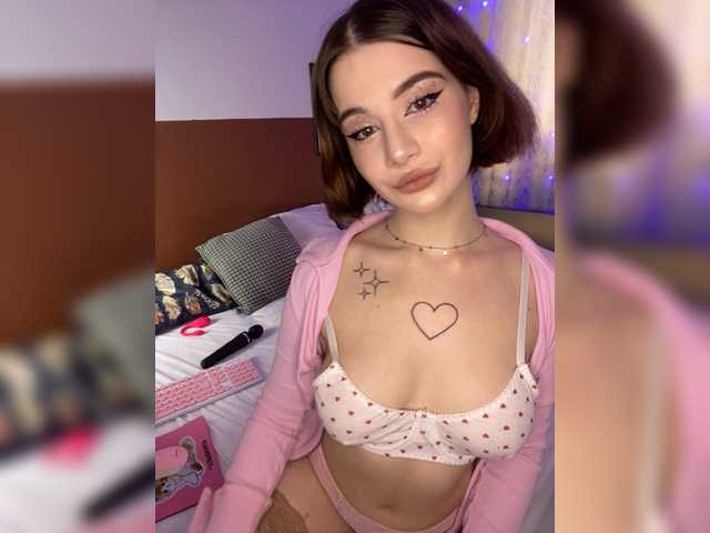 KrissCherri's BongaCams show and profile