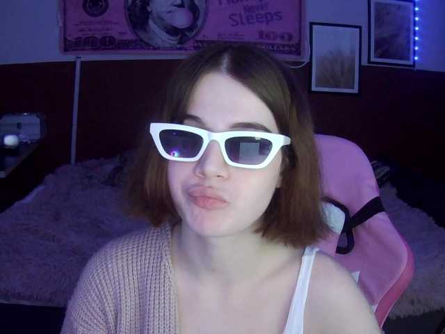 KrissCherri's BongaCams show and profile