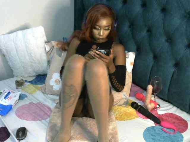 QueenAllure QueenAllure