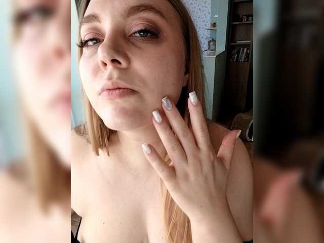 Malina2012's BongaCams show and profile