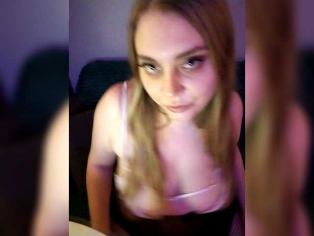 Malina2012 broadcasting live