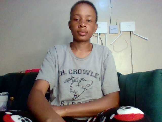 Hottiequeen011's BongaCams show and profile