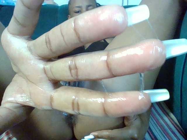 Hottiequeen011's BongaCams show and profile