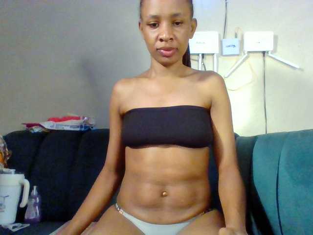 Hottiequeen011's BongaCams show and profile