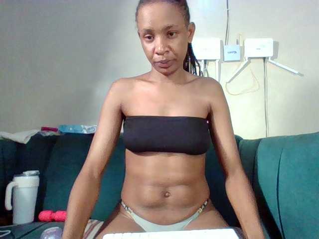 Hottiequeen011's BongaCams show and profile