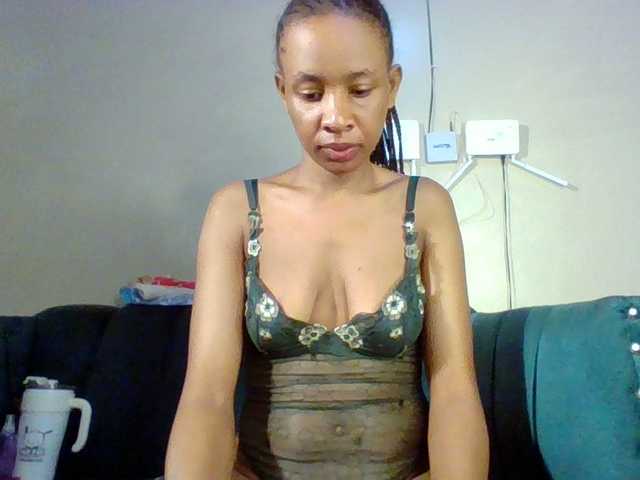 Hottiequeen011's BongaCams show and profile